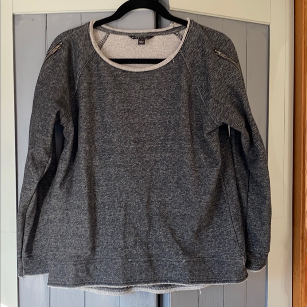 Rock & Republic zipper sleeve top. Size large.